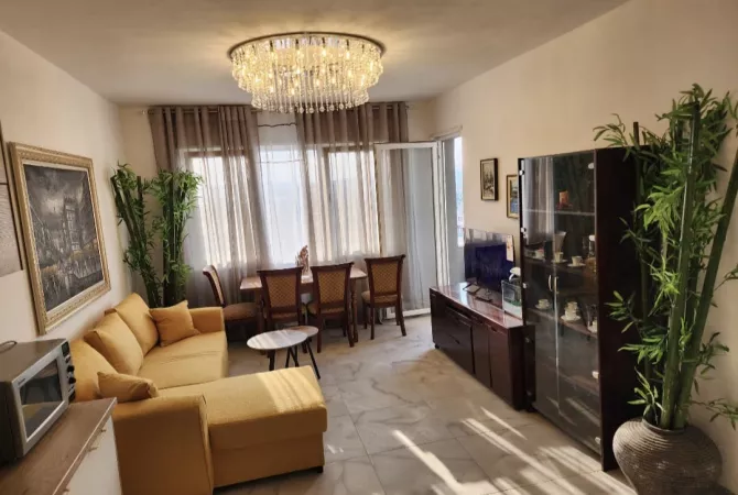 Shtepi me qera Apartament ne Tirane, 2+1, Mobilimi E mobiluar, Pagesa 50,000  Leke.