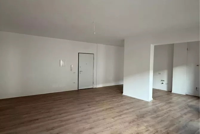 Jepet me qera Ambient tek Rruga e Durresit