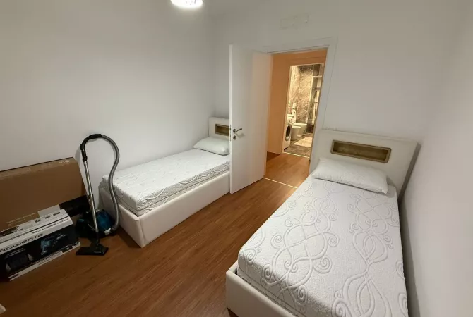 Shtepi me qera Apartament ne Tirane, 2+1, Mobilimi E mobiluar, Pagesa 750  Euro.