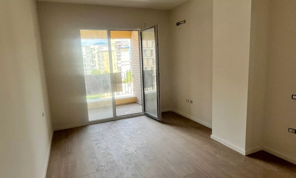 Shtepi ne shitje Apartament ne Tirane, 1+1, Mobilimi Bosh, pa mobiluar, Pagesa 138,000  Euro.