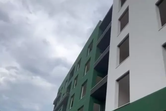 Shtepi ne shitje Apartament ne Tirane, 2+1, Mobilimi Bosh, pa mobiluar, Pagesa 89,590  Euro.