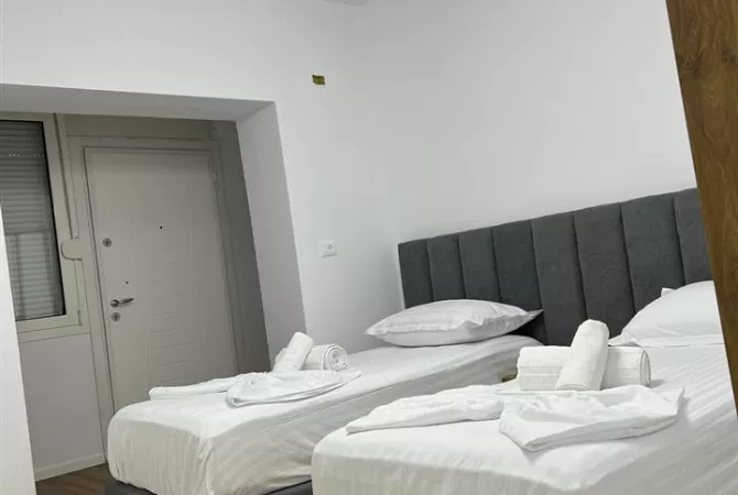 Shtepi ne shitje Apartament ne Tirane, 2+1, Mobilimi E mobiluar, Pagesa 250,000  Euro.