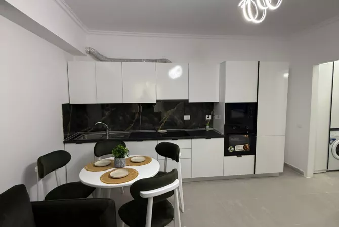 Shitet Apartament 1+1+ depo +parkimi  Shkembi kavajes