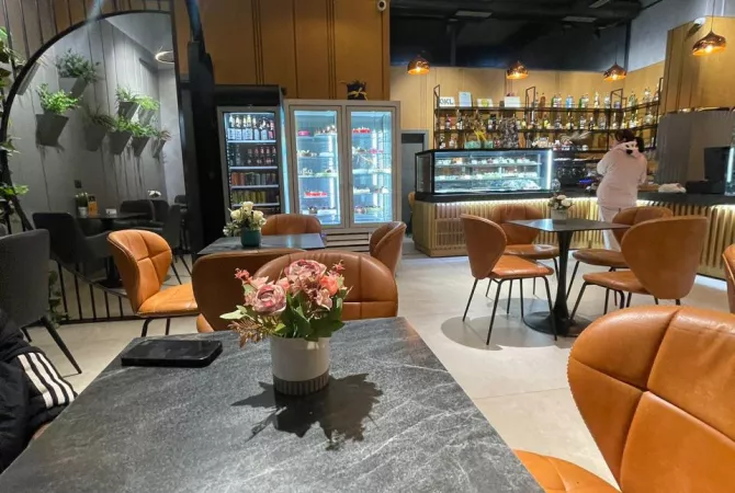 Ambient biznesi me qera 3+1 ne Tirane - 220,000 Leke