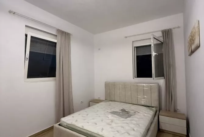 Shtepi me qera Shtepi Private ne Tirane, 1+1, Mobilimi E mobiluar, Pagesa 400  Euro.
