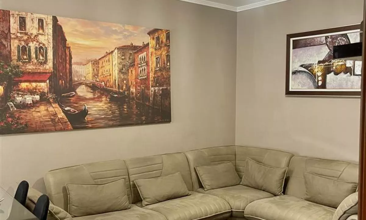 Shtepi ne shitje Apartament ne Tirane, 2+1, Mobilimi E mobiluar, Pagesa 139,000  Euro.