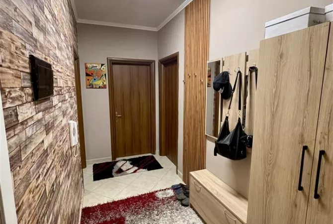 Shtepi ne shitje Apartament ne Tirane, 2+1, Mobilimi E mobiluar, Pagesa 139,000  Euro.