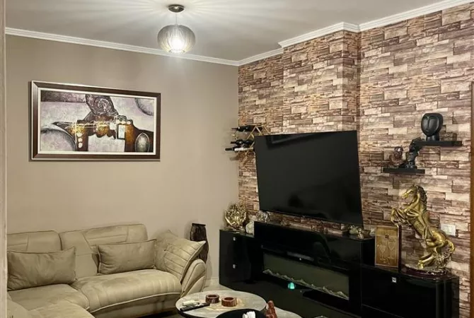 Shtepi ne shitje Apartament ne Tirane, 2+1, Mobilimi E mobiluar, Pagesa 139,000  Euro.