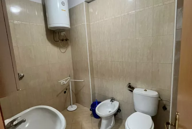 Shtepi ne shitje Apartament ne Tirane, 2+1, Mobilimi E mobiluar, Pagesa 155,000  Euro.