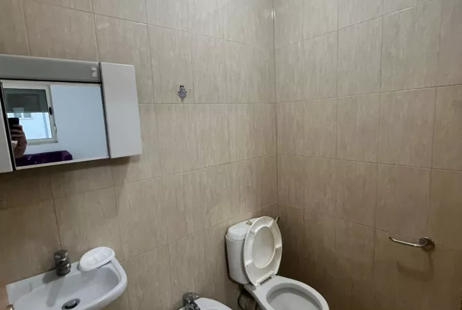 Shtepi ne shitje Apartament ne Tirane, 2+1, Mobilimi E mobiluar, Pagesa 155,000  Euro.