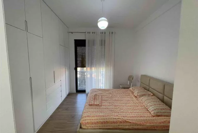 Shtepi me qera Apartament ne Tirane, 2+1, Mobilimi E mobiluar, Pagesa 800  Euro.