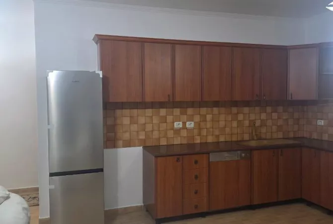 Jepet me qera apartament 1+1 Tek Stadiumi Dinamo