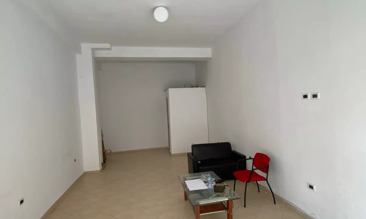 Shitet dyqani ne Astir 