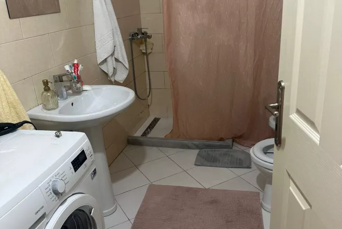 Shtepi me qera Apartament ne Tirane, 1+1, Mobilimi E mobiluar, Pagesa 450  Euro.