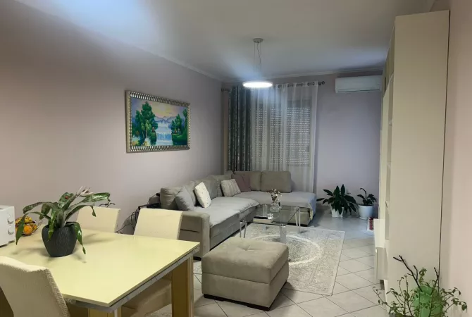 Shtepi me qera Apartament ne Tirane, 1+1, Mobilimi E mobiluar, Pagesa 450  Euro.