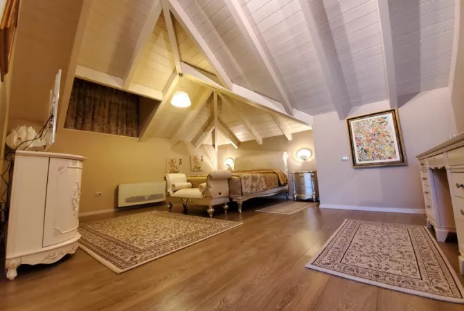 Shtepi me qera Vila Luksoze ne Tirane, 5+1, Mobilimi E mobiluar, Pagesa 5,000  Euro.