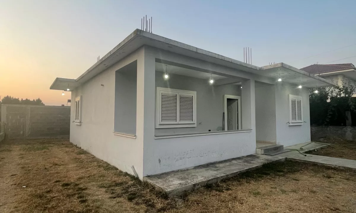 Shtepi ne shitje Shtepi Private ne Tirane, 2+1, Mobilimi Bosh, pa mobiluar, Pagesa 150,000  Euro.