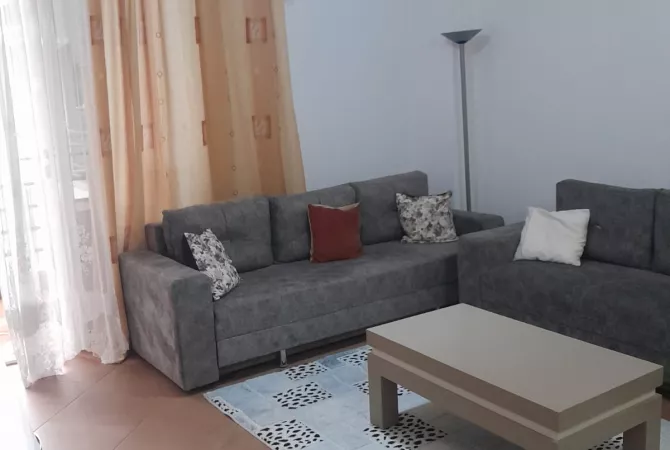 Shtepi me qera Apartament ne Tirane, 1+1, Mobilimi E mobiluar, Pagesa 370  Euro.