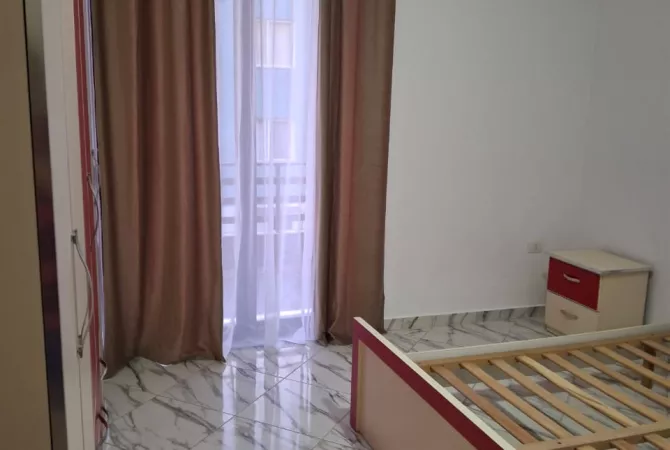 Shtepi me qera Apartament ne Tirane, 2+1, Mobilimi E mobiluar, Pagesa 50,000  Leke.