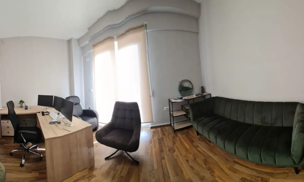 Jepet me qera apartament 4+1 per zyra, tek 21 Dhjetori