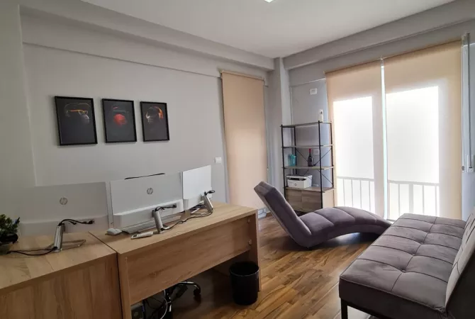 Jepet me qera apartament 4+1 per zyra, tek 21 Dhjetori