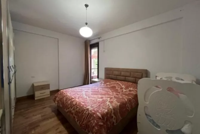 Shtepi me qera Apartament ne Tirane, 2+1, Mobilimi E mobiluar, Pagesa 800  Euro.