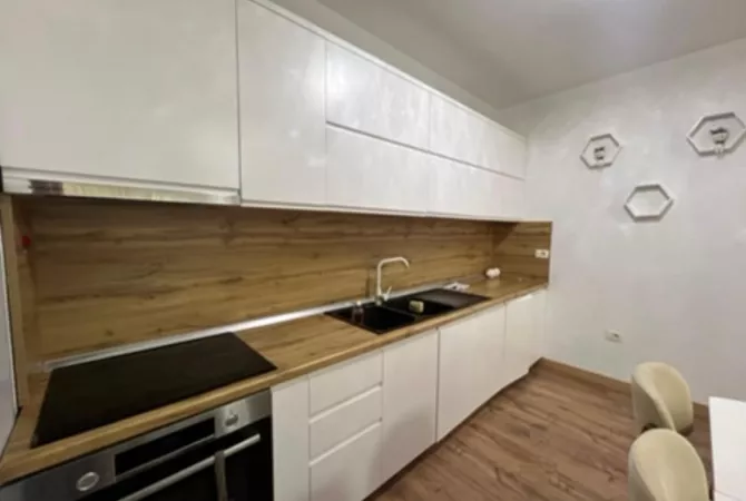 Shtepi me qera Apartament ne Tirane, 2+1, Mobilimi E mobiluar, Pagesa 800  Euro.