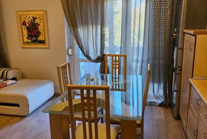 Shtepi me qera Apartament ne Tirane, 2+1, Mobilimi E mobiluar, Pagesa 750  Euro.