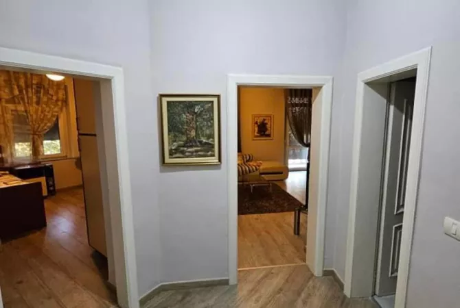 Shtepi me qera Apartament ne Tirane, 2+1, Mobilimi E mobiluar, Pagesa 750  Euro.