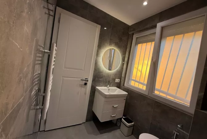 Shtepi me qera Apartament ne Tirane, 2+1, Mobilimi E mobiluar, Pagesa 800  Euro.