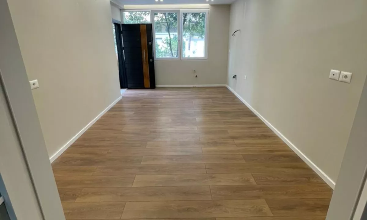 Jepet me qera apartamenti 1+1 tek Rruga Elbasanit ose per zyra