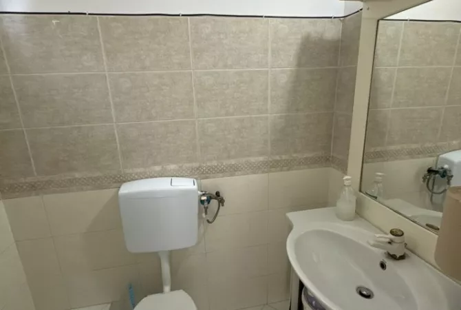 Business Property for Rent 1+1 in Tirana - 27,000 Leke