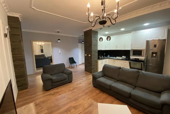 Appartamento in affitto a Tirana 2+1, Arredato