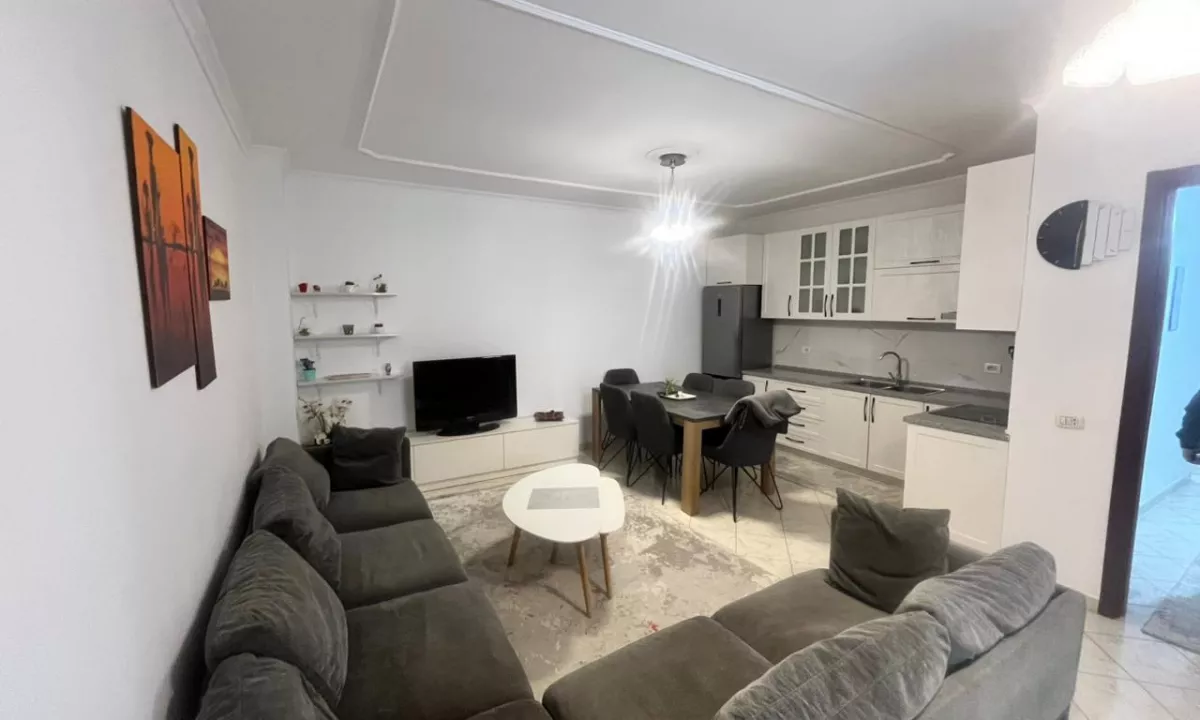 Shtepi me qera Apartament ne Tirane, 2+1, Mobilimi E mobiluar, Pagesa 550  Euro.