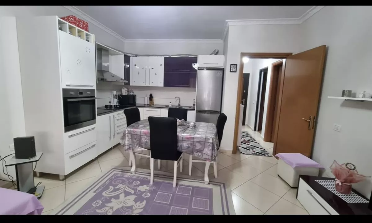 Shtepi me qera Apartament ne Tirane, 2+1, Mobilimi E mobiluar, Pagesa 450  Euro.