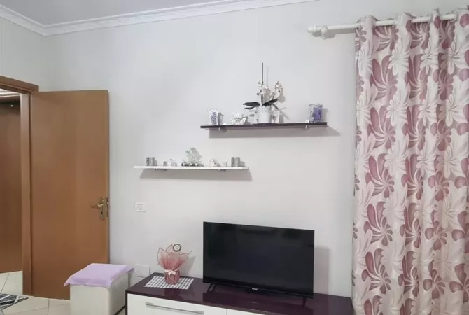 Shtepi me qera Apartament ne Tirane, 2+1, Mobilimi E mobiluar, Pagesa 450  Euro.
