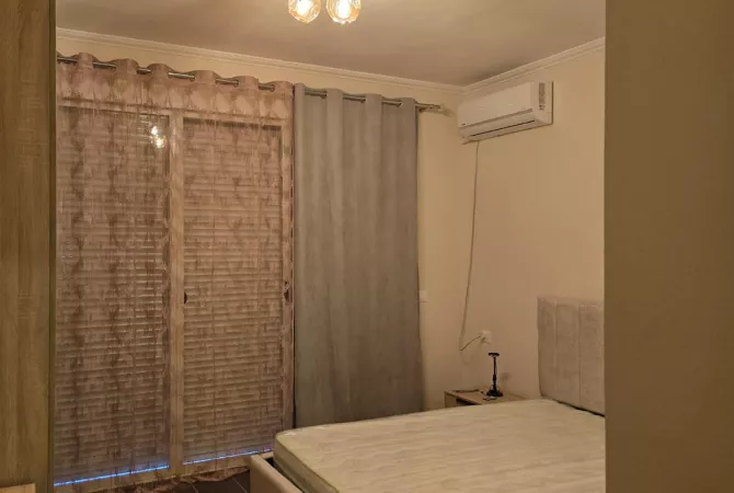 Shtepi me qera Apartament ne Tirane, 2+1, Mobilimi E mobiluar, Pagesa 50,000  Leke.