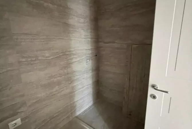 Shtepi ne shitje Apartament ne Tirane, 2+1, Mobilimi Bosh, pa mobiluar, Pagesa 667,000  Euro.