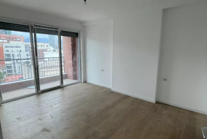 Shtepi ne shitje Apartament ne Tirane, 2+1, Mobilimi Bosh, pa mobiluar, Pagesa 667,000  Euro.