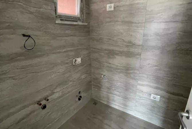 Shtepi ne shitje Apartament ne Tirane, 2+1, Mobilimi Bosh, pa mobiluar, Pagesa 667,000  Euro.