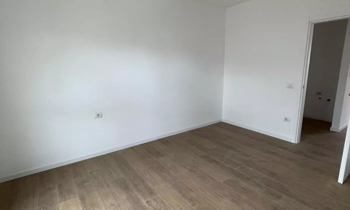 Shtepi ne shitje Apartament ne Tirane, 2+1, Mobilimi Bosh, pa mobiluar, Pagesa 667,000  Euro.