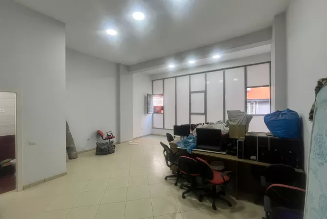 Business Property for Rent 1+1 in Tirana - 60,000 Leke