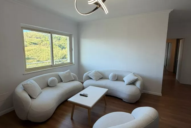 Shtepi ne shitje Apartament ne Durres, 2+1, Mobilimi E mobiluar, Pagesa 145,000  Euro.