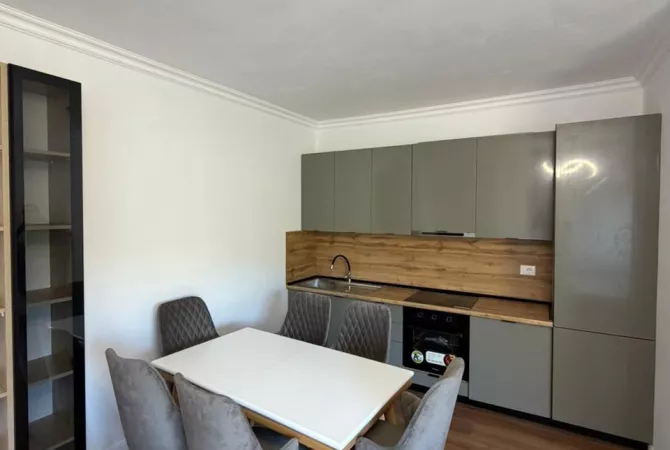 Shtepi ne shitje Apartament ne Durres, 2+1, Mobilimi E mobiluar, Pagesa 145,000  Euro.