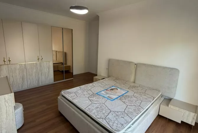 Shtepi ne shitje Apartament ne Durres, 2+1, Mobilimi E mobiluar, Pagesa 145,000  Euro.