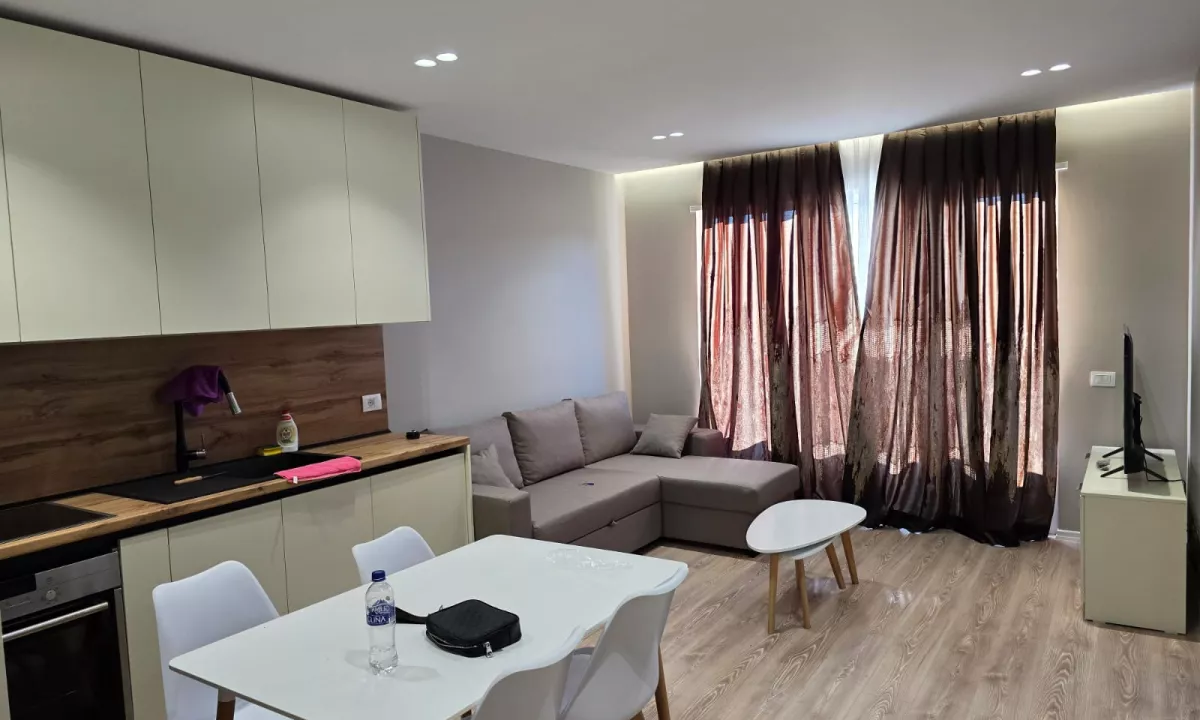Shtepi me qera Apartament ne Tirane, 2+1, Mobilimi E mobiluar, Pagesa 50,000  Leke.