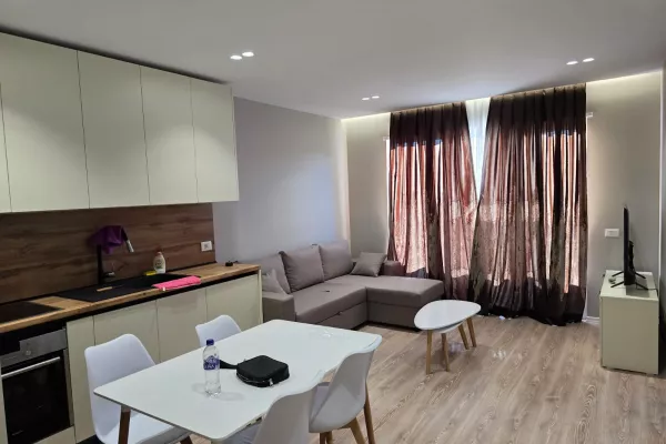 Jepet me qera apartment 2+1 Te Univers City