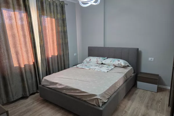 Shtepi me qera Apartament ne Tirane, 2+1, Mobilimi E mobiluar, Pagesa 50,000  Leke.