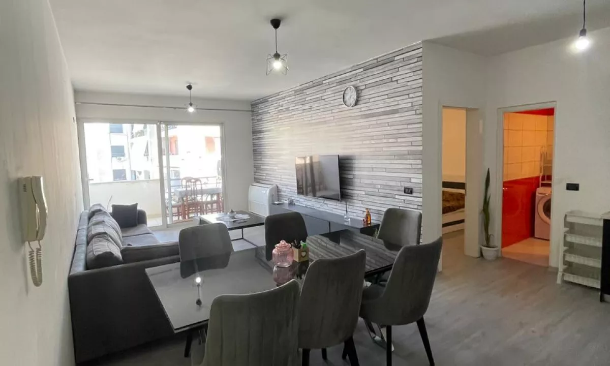 Shtepi ne shitje Apartament ne Tirane, 1+1, Mobilimi E mobiluar, Pagesa 125,000  Euro.