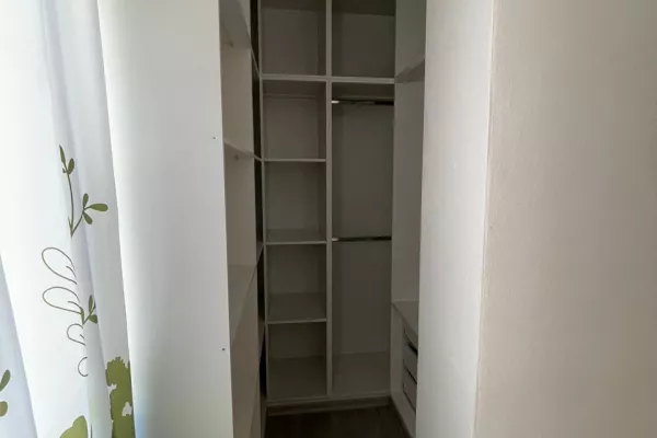 Shtepi ne shitje Apartament ne Tirane, 1+1, Mobilimi E mobiluar, Pagesa 125,000  Euro.